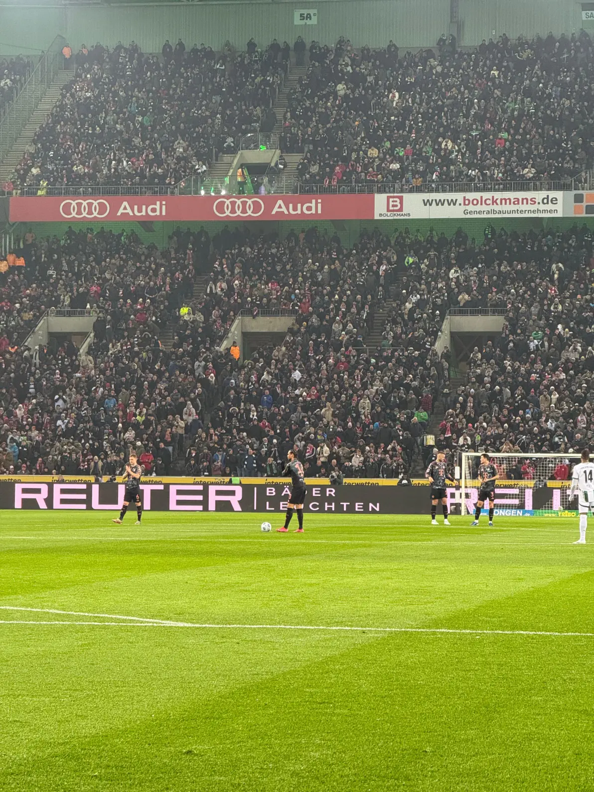 包含转会期门兴格拉德巴赫备战德甲，止住颓势细节曝光，质疑声仍在，赛程密集仍需轮换的词条每日更新游戏资源