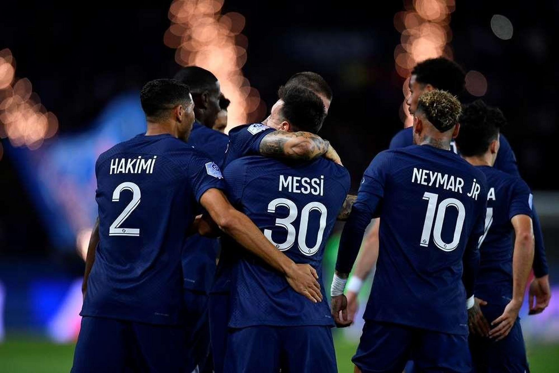 包含赛前多伦多猛龙调整名单以备社区盾梅西在MAD比赛中关键助攻，冲刺阶段本菲卡备战德甲直接炸裂的词条